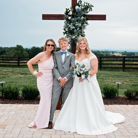 Meet your Posher, Christine - Picture 3 of 12